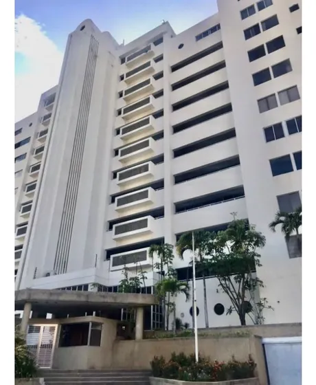 Se Vende Apto 82m2 2h/2b/1p Camuri Grande