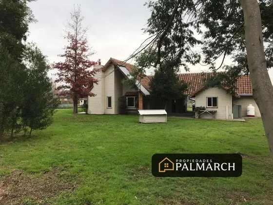 Casa En Venta Con Piscina En Sector Las Coles