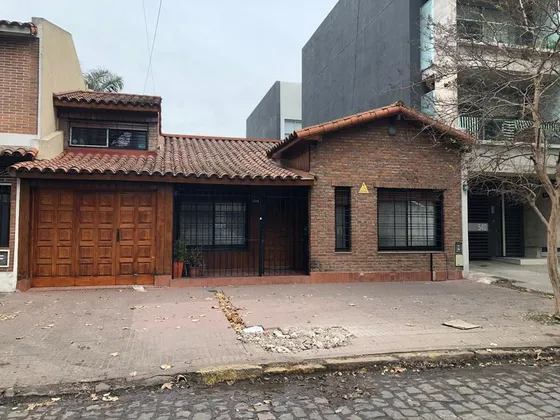 Oportunidad!!! Impecable Chalet A Metros De Las Lomitas!!!!
