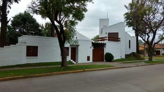 Casa De 4 Ambientes En Venta - Merlo