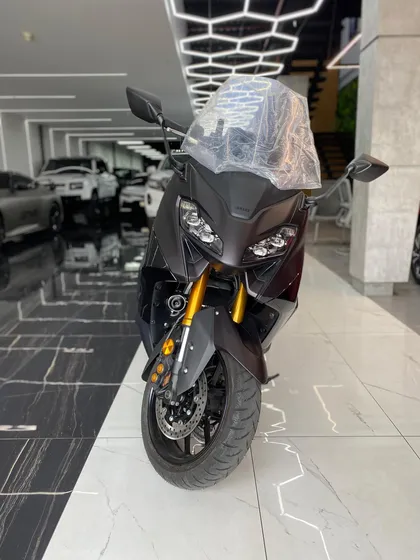 Yamaha Tmax 2025