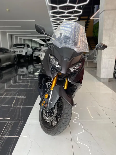 Yamaha Tmax 2025