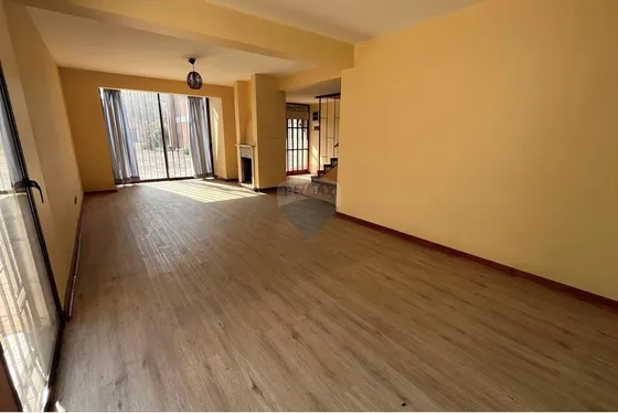 Casa Iluminada Y Con Espacios Cómodos