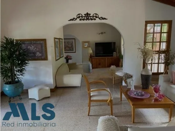 Con Fácil Acceso, Zonas Verdes, Amplio(mls#248359)