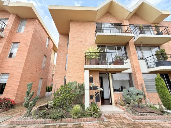 Casa En Venta En Camelias Del Diamante. Cod V1448