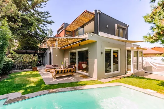 Casa En Venta De 4 Dorm. En Las Condes
