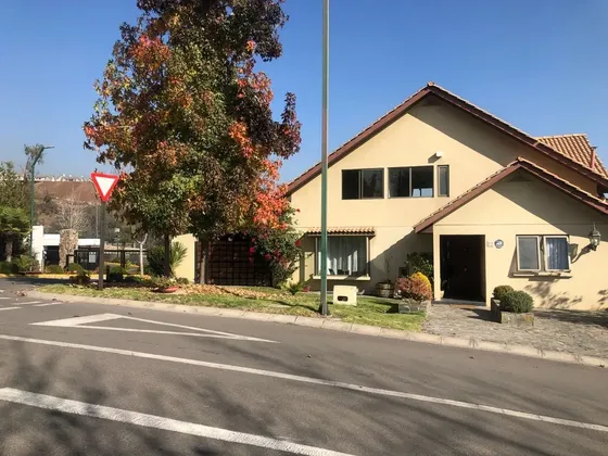 Amplia Casa En Condominio 