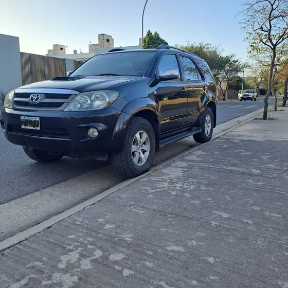 Toyota Hilux Sw4 3.0 I Srv At C/cuero 4x4 (2009)