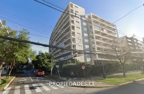 Departamento, Estacionamiento Y Bodega Vende En Las Condes