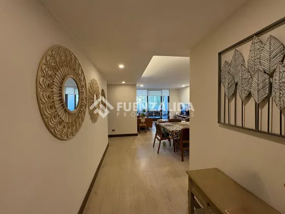 Amplio Departamento En Venta De 2 Dorm. En Lo Barnechea