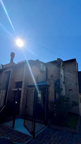 Venta Casa 5 Amb. Sobre Santa Rosa, Castelar