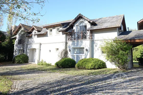 Casa En Venta O Alquiler En Club De Campo Hacoaj