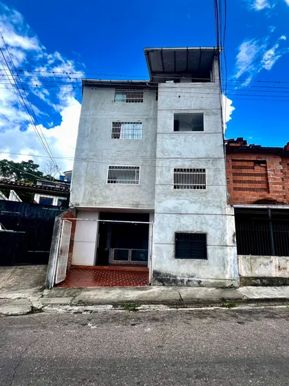 Propiedad Comercial 2 Locales Barrio Sucre / Odalys Peña 