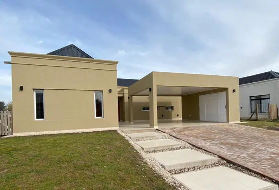 Casa A Estrenar. Alquiler O Venta. B° El Rebenque. Canning.