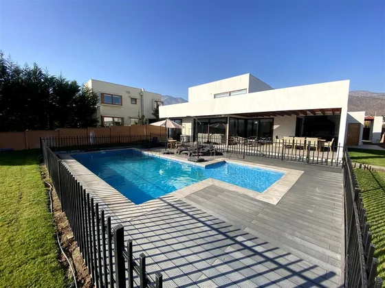 Casa En Venta De 4 Dorm. En Colina