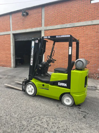Montacarga Clark Capacidad 2500 Kg A Gas Serie Génesis