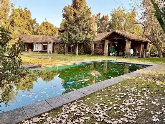 Casa En Venta De 5 Dorm. Chicureo, Colina