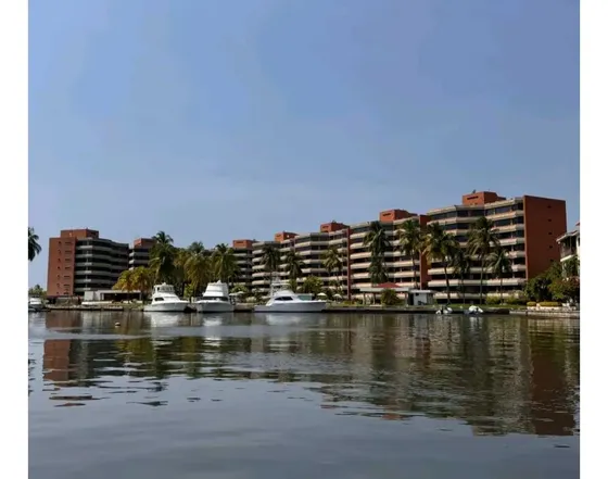Vendo/alquilo Apto Las Canoas353m2/3h+s+e/5b/3p/muelle/ Lecherías 4999