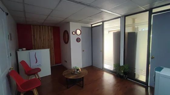 Oficina En Venta De 2 Privados, Metro Pedro De Valdivia