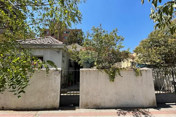 Casa Con Amplio Terreno En Providencia
