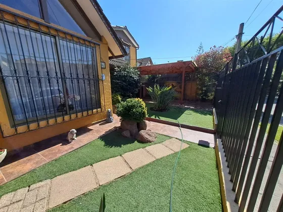 Casa En Venta De 3 Dorm. En Estación Central