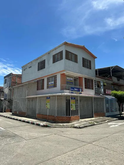 Se Vende Casa Esquinera Tri-familiar En Barrio Sembrador