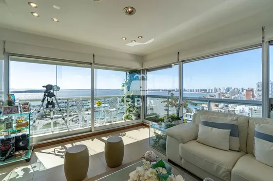 Venta De Apartamento 3 Dormitorios Con Vista Al Mar.  -  Torre Plaza  - Ref : Pbi12913