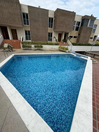 Townhouse Con Piscina En El Rincón Res Altos De Acarigua