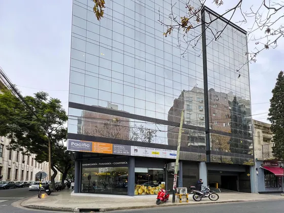 Cochera En Zona Tribunales Con Generador