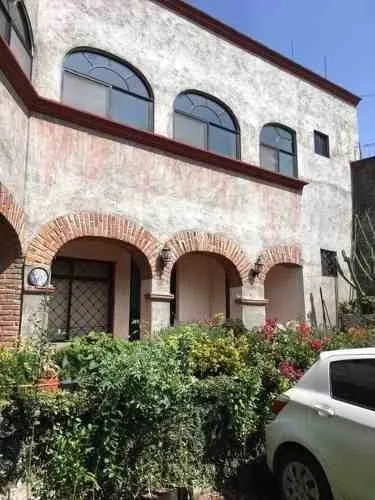 Edificio De Locales Comerciales