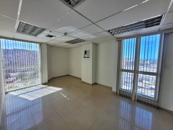 Oficina En Alquiler Y Venta Torre Bvc