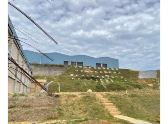 Venta Lote Para Bodega Comuneros Rionegro 2.001 Mts2