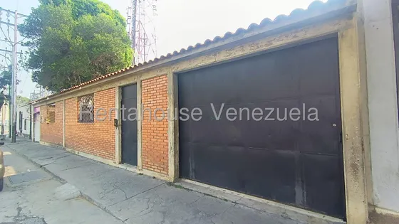 Julian Galindez Vende Casa Comercial En Zona Centro Barquisimeto  #25-19134
