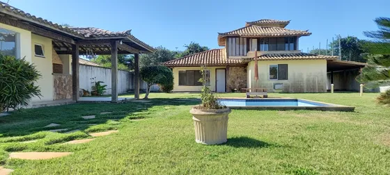 Casa De 3 Quartos E 5 Banheiros 
