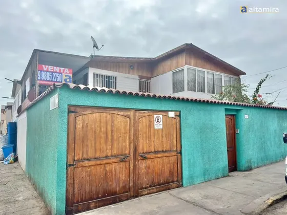 Casa En Venta De 4 Dorm. En Iquique
