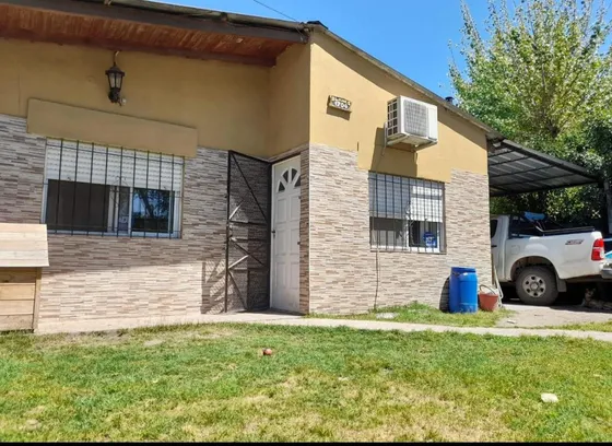 Casa En Venta - 3 Dormitorios 1 Baño - Cochera - 450mts2 - Mariano Acosta, Merlo
