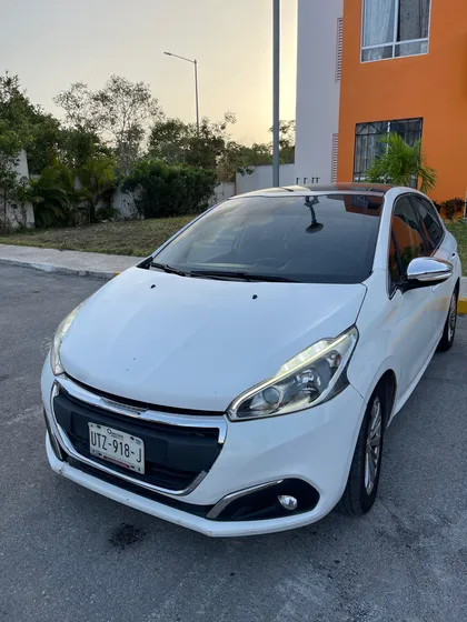 Peugeot 208 1.2 Puretech Allure Pack