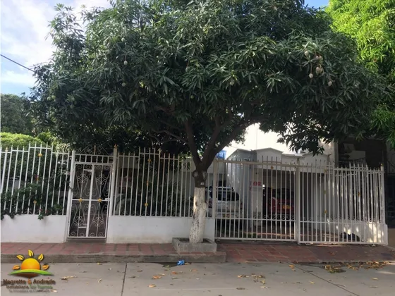 Amplia Casa De Un Piso En Venta, Barrio El Jardin