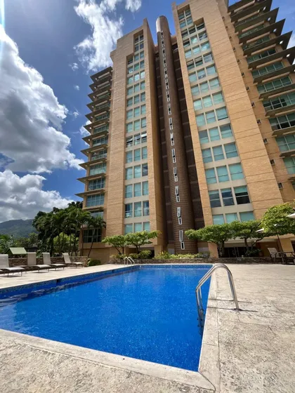 En Alquiler Apartamento De Lujo Y Exclusivo En Campo Alegre, Increíble Vista Al Avila, Amoblado, Piscina. Mcrp