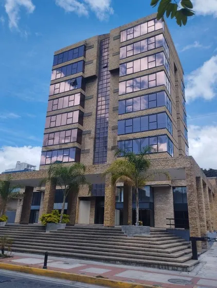 Oportunidad De Alquiler En Las Mercedes: Local Comercial Moderno Y Espacioso