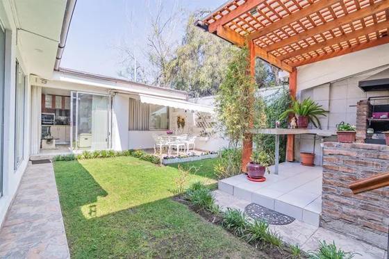 Casa En Venta De 3 Dorm Con Dpto Independiente. Las Condes