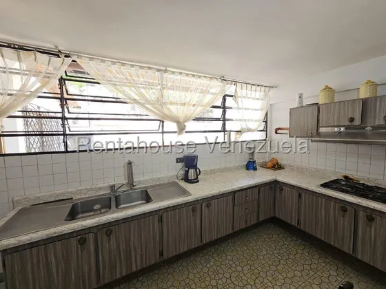 Bella Y Amplia Casa En Venta En Santa Sofia