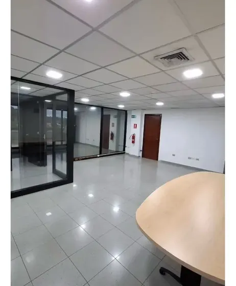 Oficina En Alquiler 122 M2 - Urb. La Lagunita