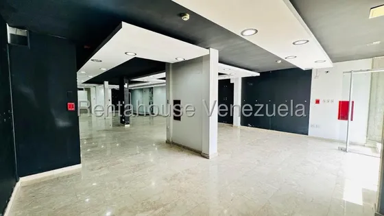 Maria Valera Trae Para Ti En Alquiler Local Comercial De 148 Mtrs Ubicado En Callle Con Alto Tráfico Peatonal Y Vehicular, Ideal Para Cualquier Tipo De Negocio.