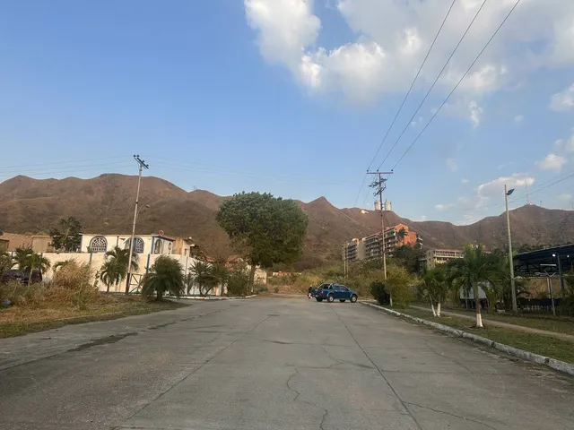 Venta Parcela De Terreno En Mañongo Calle Semi Cerrada G.g