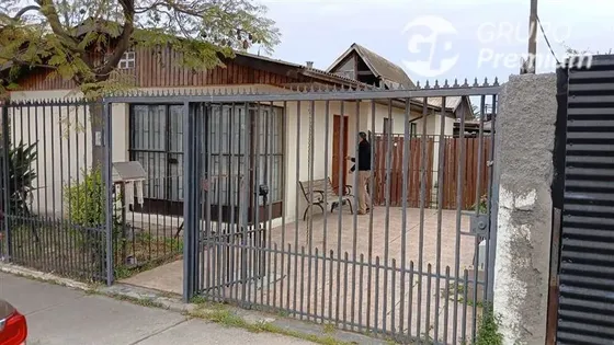 Casa En Venta De 5 Dorm. En Villa Alemana
