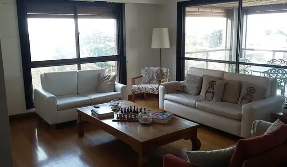 Departamento En Venta - 4 Dormitorios 2 Baños - 205mts2 - Quilmes