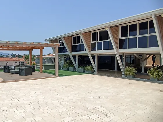 Espectacular Y Moderna Quinta En La Urb Monte Real, Este De Barquisimeto, Con Una Vista Inigualable Y Amplio Terreno. Emss