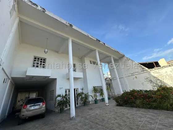 Excelente Casa Quinta, Urb. San Miguel, Maracay, Edo. Aragua. 25-24002 Mv