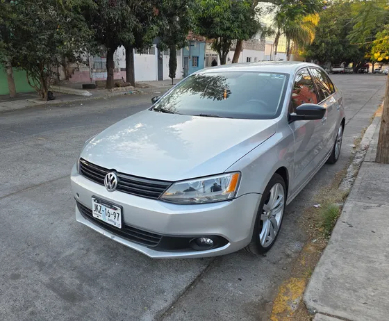 Volkswagen Jetta 2.0 At